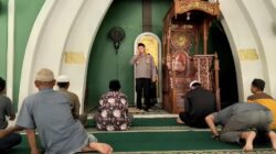 Usai Sholat Jumat, Kapolsek Perhentian Raja Ingatkan Jemaah: Jauhi Bakar Lahan, Itu Bisa Dipidana